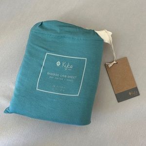 NWT Kyte Crib Sheet in Cove